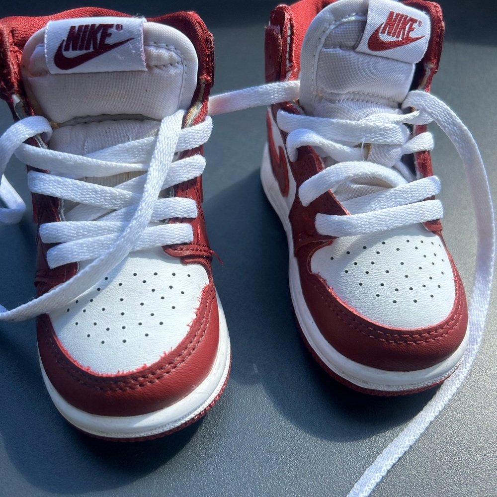 Nike Kids Sneakers in Red and White